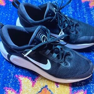 Nike Women's Black and White Athletic Shoes